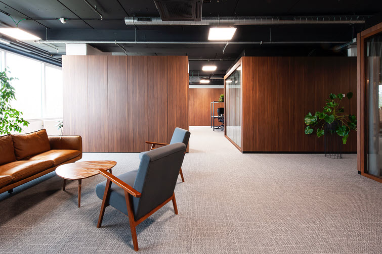 In this open space, the various applications of Unilin Evola really stand out.